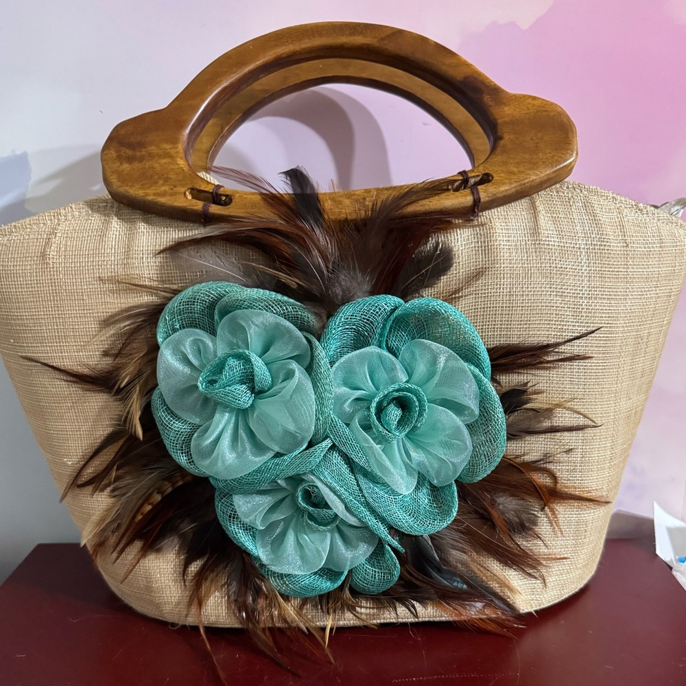 Elegant Tan Handbag with Teal Floral Accent - Picture 3 of 9